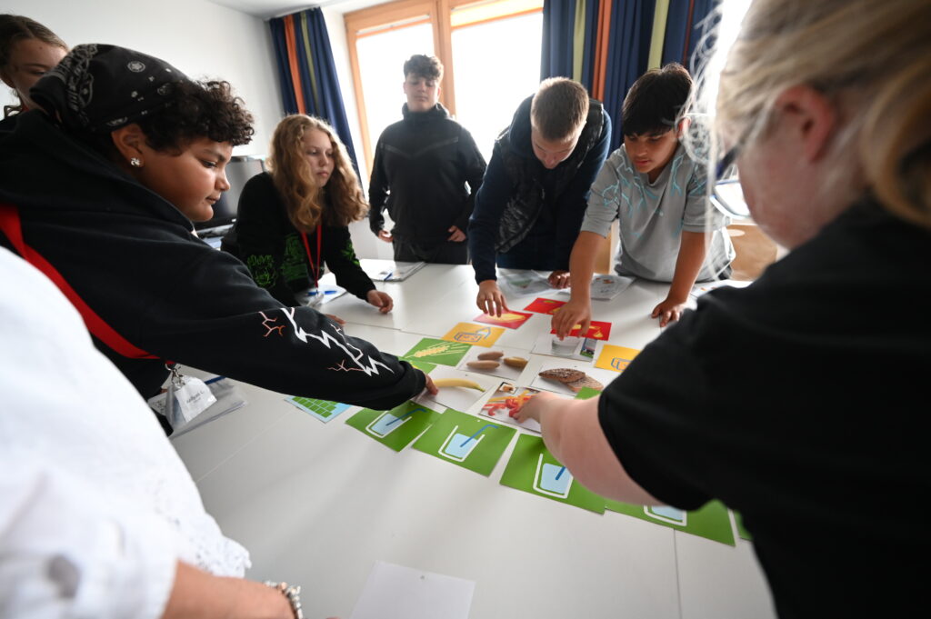 Jugendliche in der Schulung